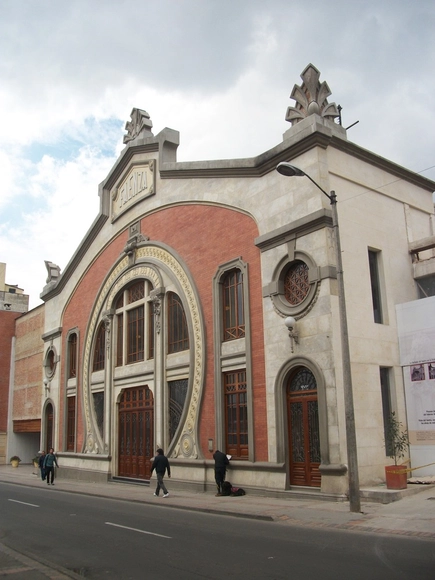 Clásicos de Arquitectura: Teatro Faenza / Arturo Tapia, Jorge Muñoz y Ernesto González Concha - Cine, Fachada, Puerta, Arco, Arcada