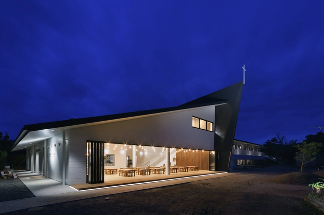 Jardín Infantil y Guardería AM / HIBINOSEKKEI  + Youji no Shiro  - Kindergarten