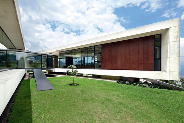 Casa de Aire & Vidrio  / López Montoya Arquitectos - Casas, Jardín, Fachada