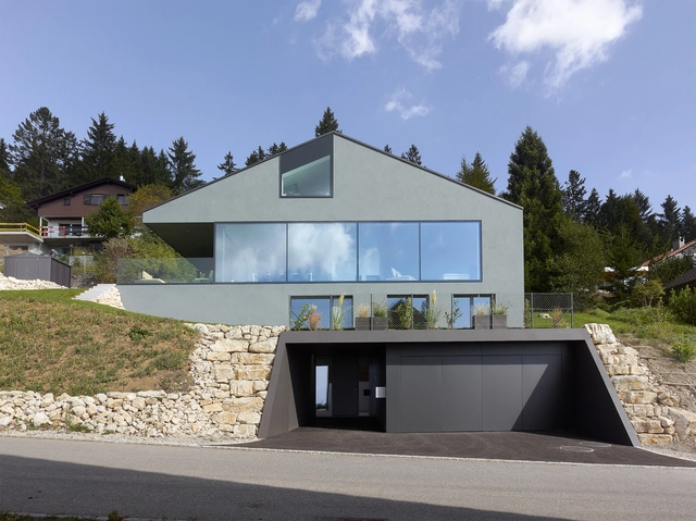 Villa Erard, à Nods  / Andrea Pelati Architecte - Houses, Facade, Door