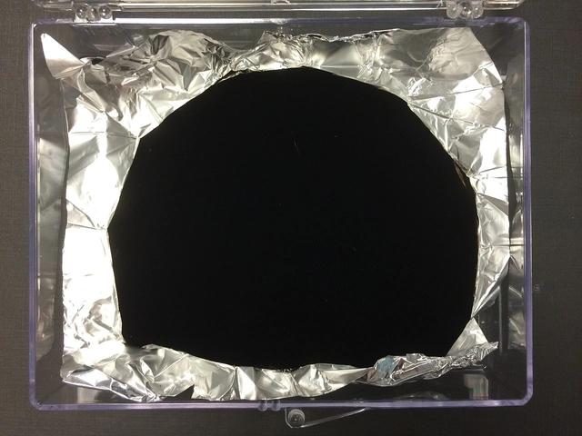 Anish Kapoor possui os direitos do material mais escuro do mundo - Imagem de Destaque