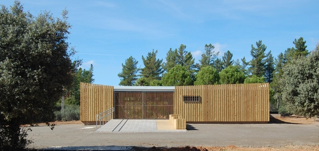 Centro de Visitantes Despeñaperros  / Manuel Gómez Viveros + Santiago Matute Díez + Ayerbe Recco Arquitectos - Reconversión, Jardín, Fachada, Cierros