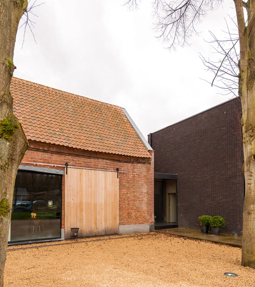 Casa de campo en Westerlo / Van Staeyen + Beutels/Apers  - Reconversión