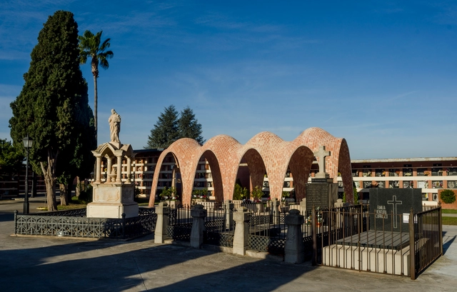 Panteón Soriano Manzanet  / Camilla Mileto + Fernando Vegas - Monumentos, Jardín, Fachada, Arco, Arcada