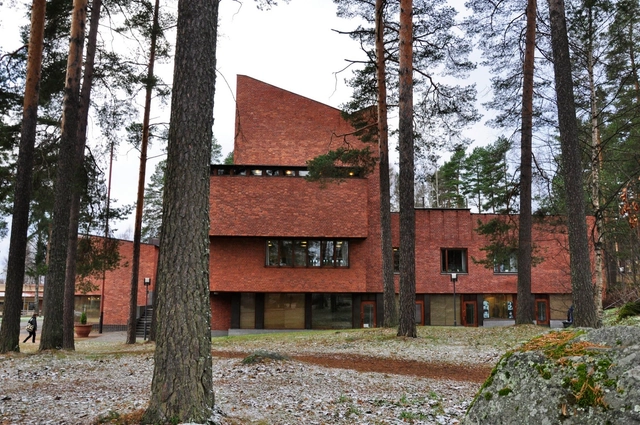 AD Classics: Säynätsalo Town Hall / Alvar Aalto - Retail , Facade, Door, Forest