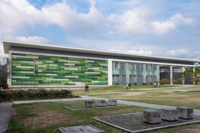 Edificio de Quimica e Ingenieria Quimica  / José Fernando Muñoz Robledo - Universidad