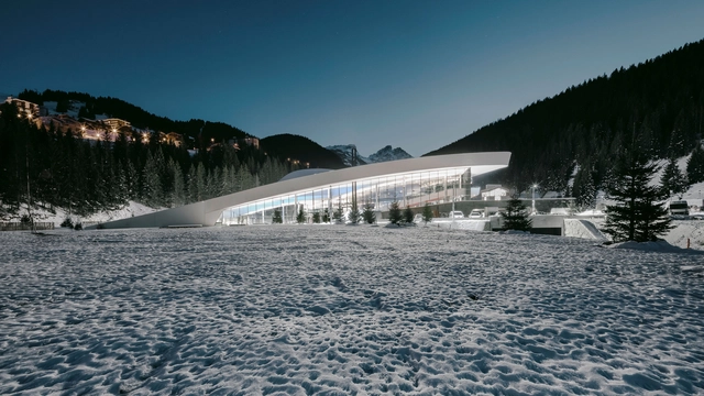 Centro Acuático "Aquamotion" en Courchevel / Auer Weber - Piscina