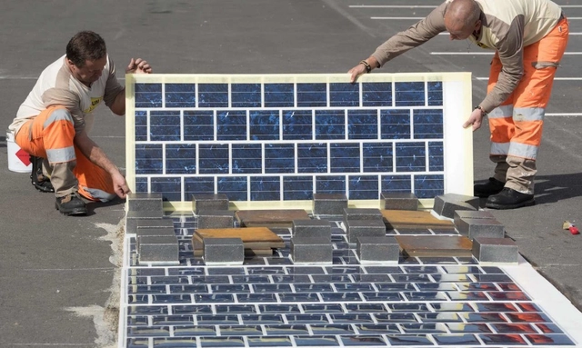 Francia anuncia que pavimentará 1000 km de carretera con paneles solares - Imagen Principal