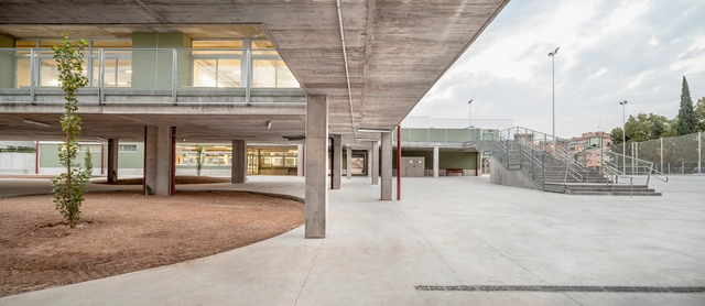 Escuela-Instituto Sant Llàtzer  / Territori 24 - Escuelas, Fachada