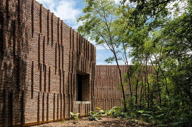 Galería de arte Claudia Andujar / Arquitetos Associados - Interiores De Museos Y Exposiciones
