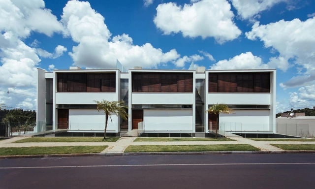 Residências em Série LT / Michel Macedo Arquitetos - Casas, Porta, Fachada