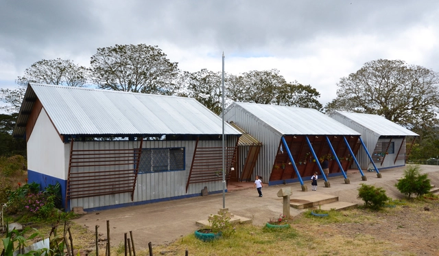 Escuela Sasle / Noel Sampson - Escuela Primaria
