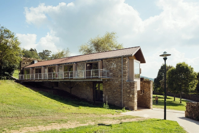 Catalizador Cultural  / ARROKABE Arquitectos - Renovación, Jardín, Fachada
