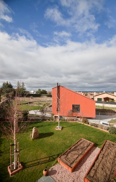 Jardín con CASA2020 / MAPOUT.PRO - Casas, Jardín, Fachada