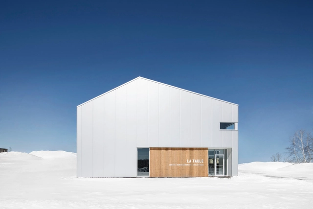 Centro deportivo La Taule / Architecture Microclimat - Recreación Y Entrenamiento