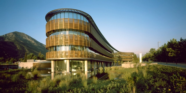 Edificio Transoceánica / +arquitectos - Edificio De Oficinas, Jardín, Fachada