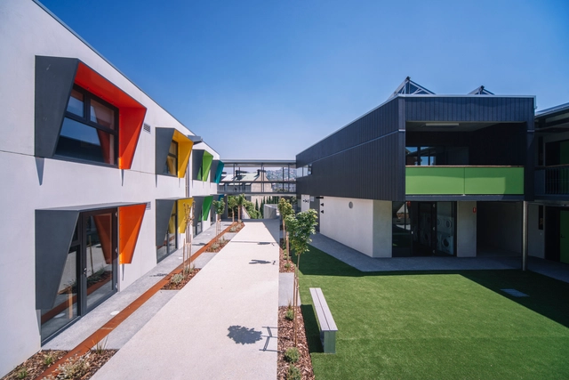 Centro educativo para jóvenes en riesgo social  / HBV Architects + Carroll & Cockburn Architects - Dormitorios