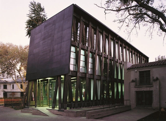 BIP Computers / Alberto Mozó - Edificios Institucionales, Fachada