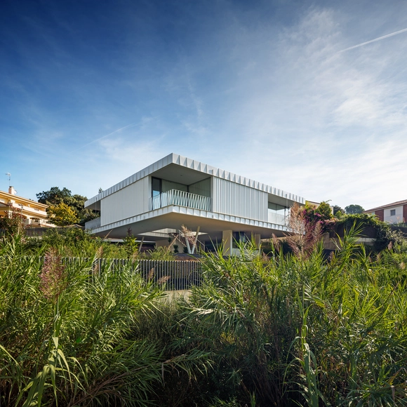 EF House / GRND82 - Casas