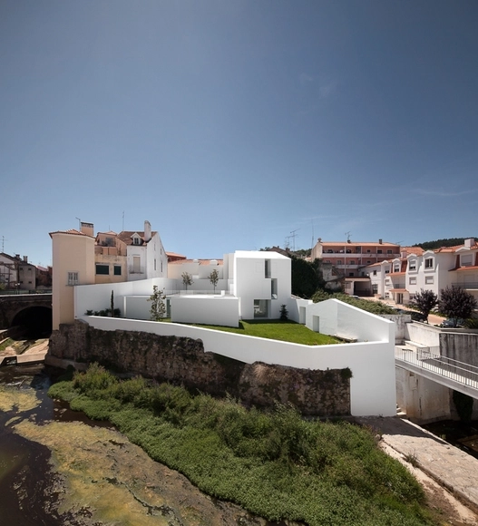 Casa en Alcobaça / Aires Mateus - Casas