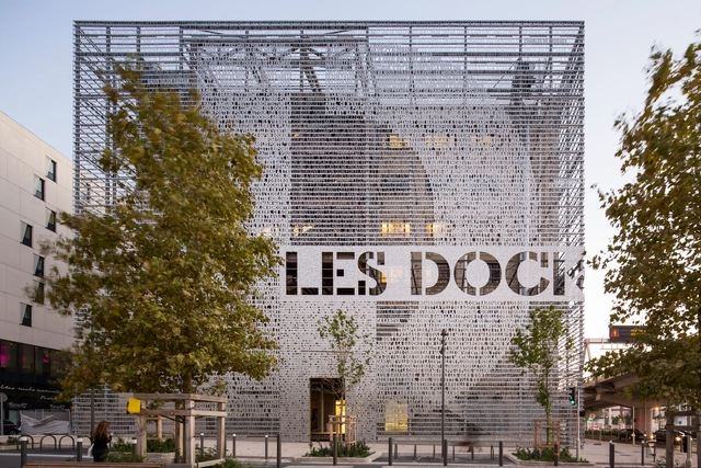 Marseilles Docks / 5+1AAAlfonsoFemiaGianlucaPeluffo - Centros Comerciales
