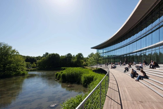 Oeconomicum / Ingenhoven Architects  - Universidad
