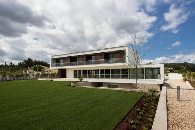 Casa P.L. / Atelier d'Arquitectura J. A. Lopes da Costa - Casas
