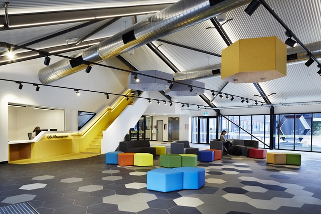 Edificio de Ingeniería Rural   / ThomsonAdsett - Reconversión