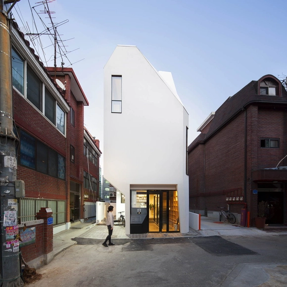 Editorial Galmuri / ThEPluS Architects - Arquitectura De Oficinas