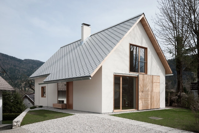 Viviendo en una villa alpina / Skupaj Arhitekti - Casas