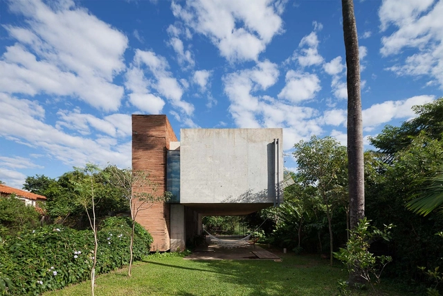 Casa en el Aire / TDA - Casas, Jardín, Fachada