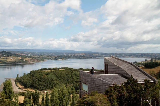 Centro de Ocio Chiloe / Jonas Retamal + Laura Houssin - Cabañas & Lodges, Costa