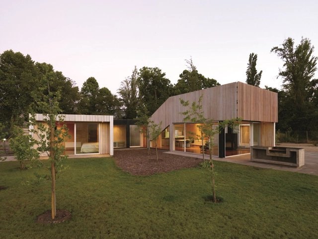 Casa Finger Joint / LAND Arquitectos - Casas, Jardín, Fachada