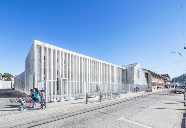 Escola e Memorial de Santa Rosa de Constitución / LAND Architects - Escolas