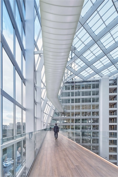 The Edge / PLP Architecture - Edificio De Oficinas