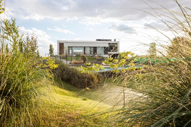 Casa Rampa / Andrés Remy Arquitectos - Casas