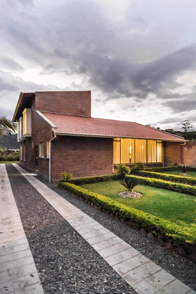 Casa VJ / MV ARQUITECTOS - Casas