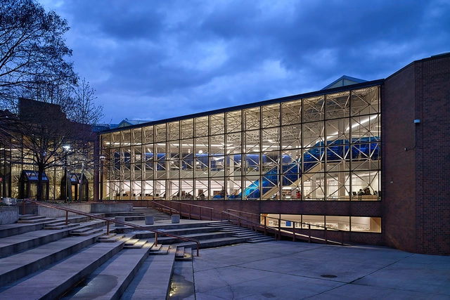 Biblioteca Universitaria Medgar Evers  / ikon.5 architects  - Bibliotecas