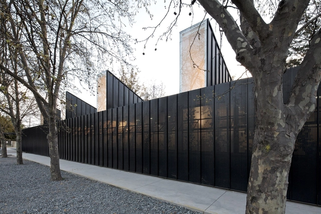 Alianza Francesa Jean Mermoz School / Guillermo Hevia García  + Nicolás Urzúa Soler - Extension