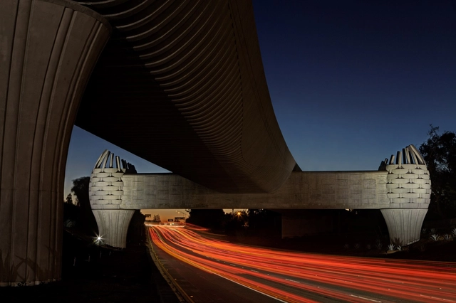 Puente The Gold Line / Rivka Night + Andrew Leicester - Puente Peatonal