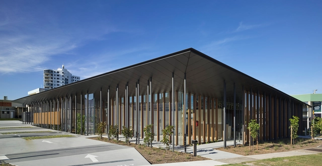 Clínica oftalmológica especialista Ormuz / Loucas Zahos Architects - Clínica