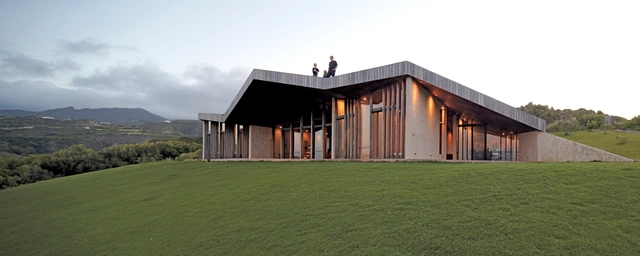 立足崖边，迎风矗立 Clifftop House in Maui / dekleva gregoric architects - 独立住宅