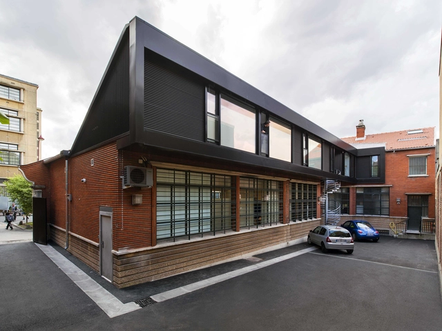 新老交织的医生之家  / Zoomfactor Architectes - 办公建筑