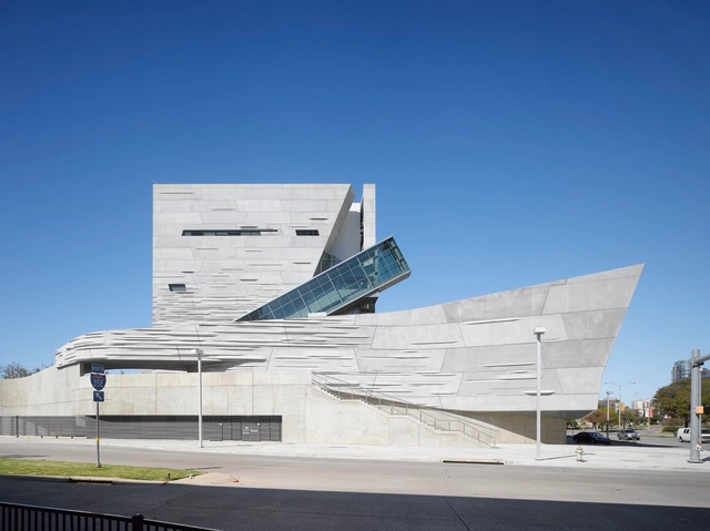 Museu Perot da Natureza e da Ciência  / Morphosis - Museu