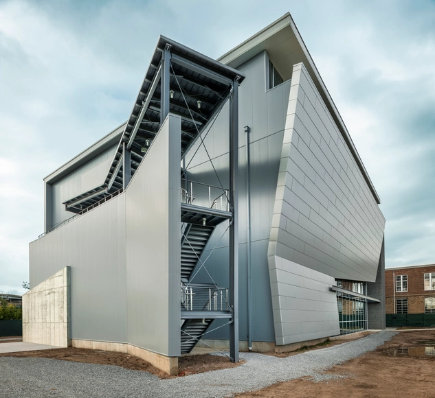 彰显活力优雅的 Novogratz 运动中心 / Jack L. Gordon Architects - 健身房