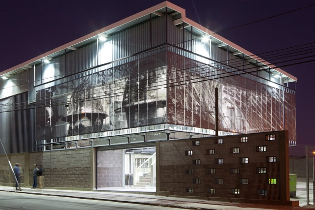 Proyecto APRO  /  Juan Purcell Arquitectos - Retail, Fachada, Escaleras