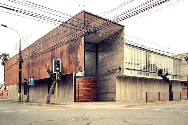Edificio Administrativo Curricular Liceo María Auxiliadora / Surco Studio - Escuelas, Fachada