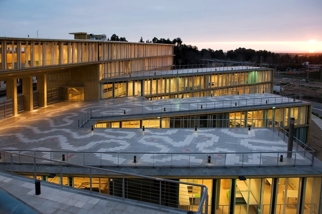 Edificio MOPTT La Serena / Teodoro Fernández Arquitectos - Edificios Institucionales, Fachada