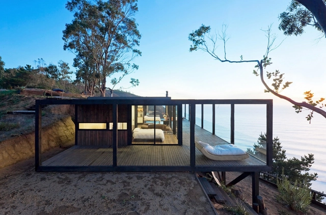 Till House / WMR Arquitectos - Houses, Deck, Door, Facade, Handrail