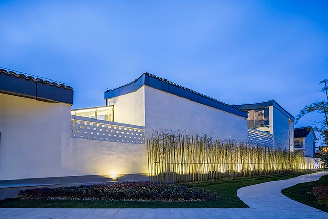 Nine House / STUDIO QI -  Hostel